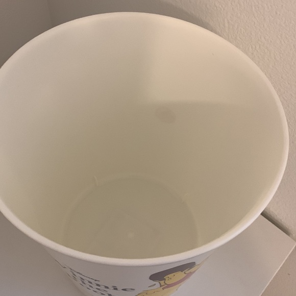 Winnie the Pooh trashcan basket - Picture 2 of 2